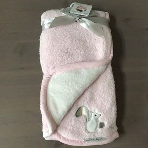 Blankets & Beyond baby Pink Fuzzy Blanket